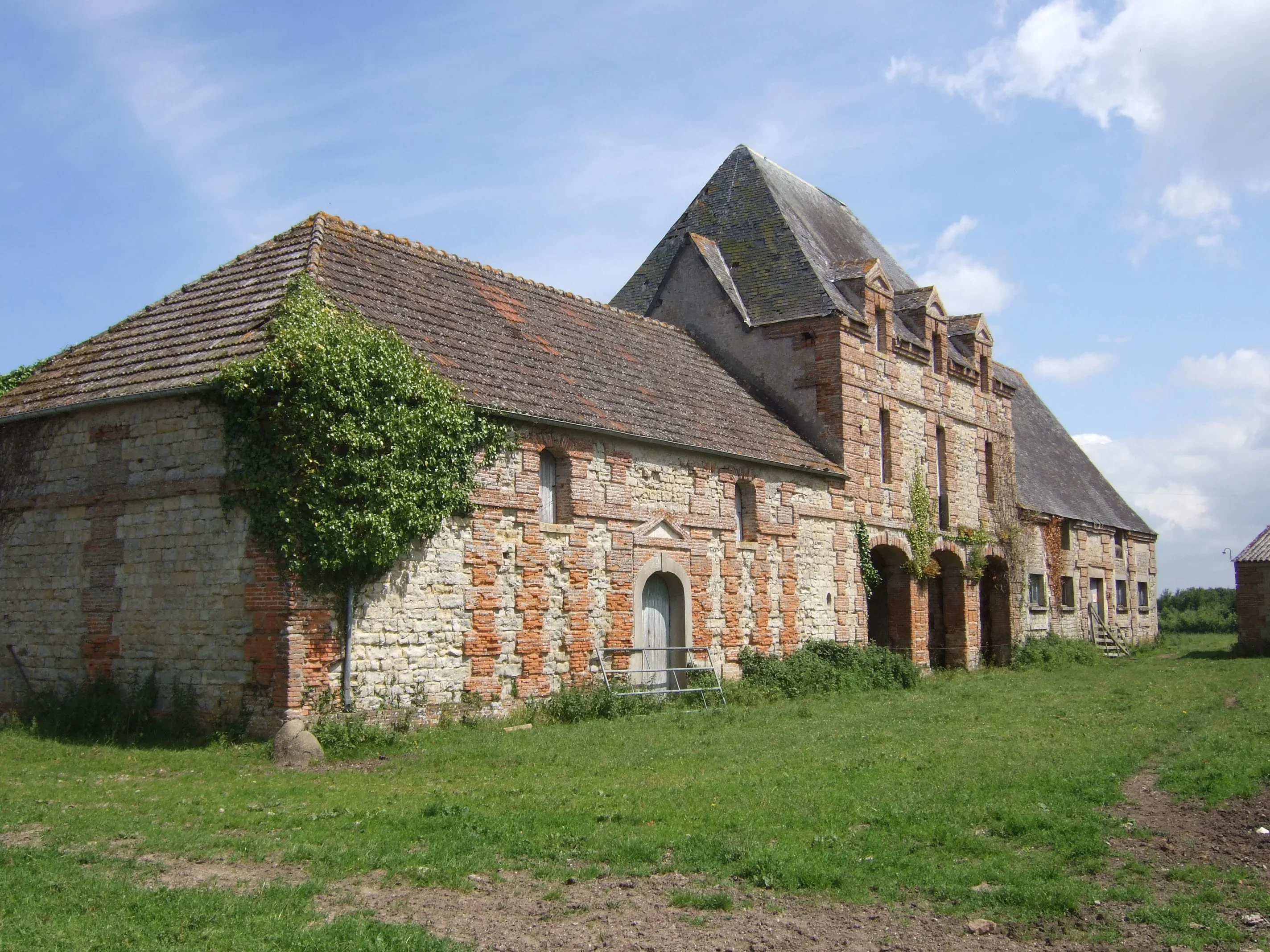 Bâtiments historiques de Ravenoville avant restauration