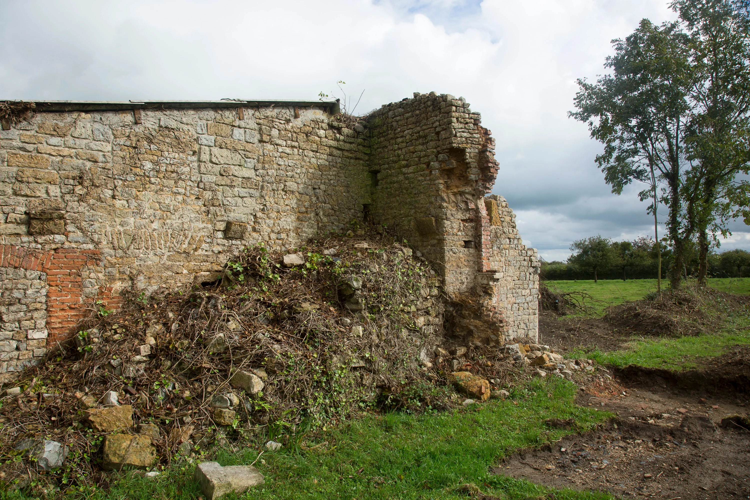 Extérieur du manoir avant restauration